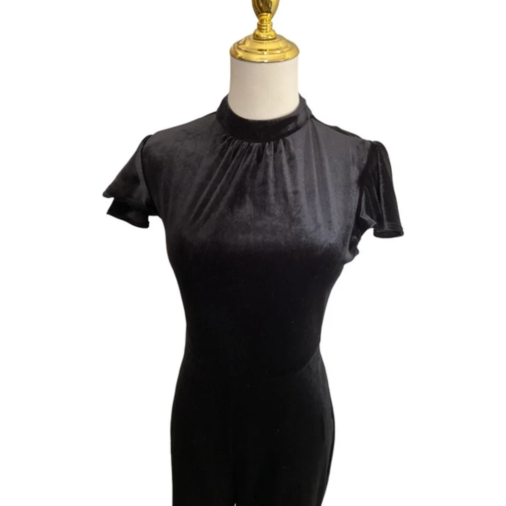 ModCloth Women's Black Velvet Romper XSmall Short Sleeve High Neck Jumpsuit New - Picture 10 of 12